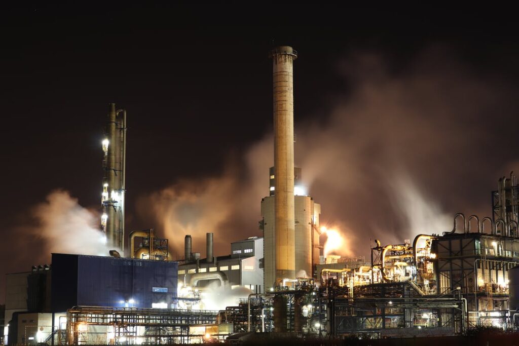 HOW INFORMATION TECHNOLOGY CAN IMPACT THE OIL AND GAS INDUSTRY
